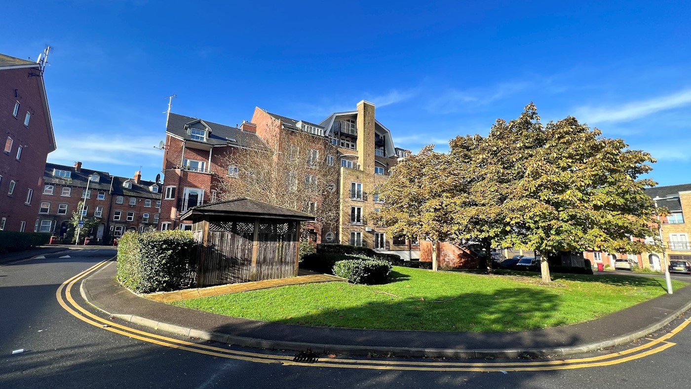 22 Aveley House, Iliffe Close, Reading, RG1 2QF