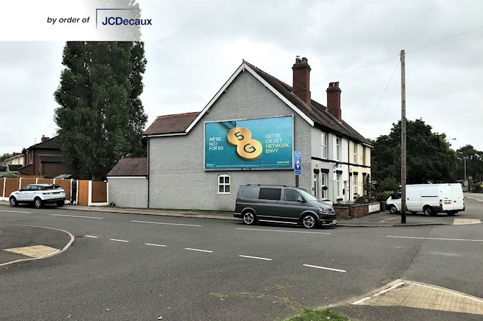 Advertising Hoarding on flank wall, 28 Walsall Road, Aldridge, Walsall, West Midlands WS9 0JL, Reino Unido