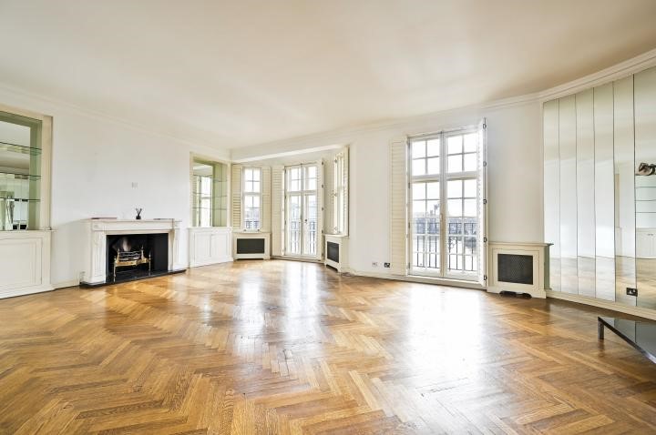 Outstanding Three Bedroom Flat with River Views