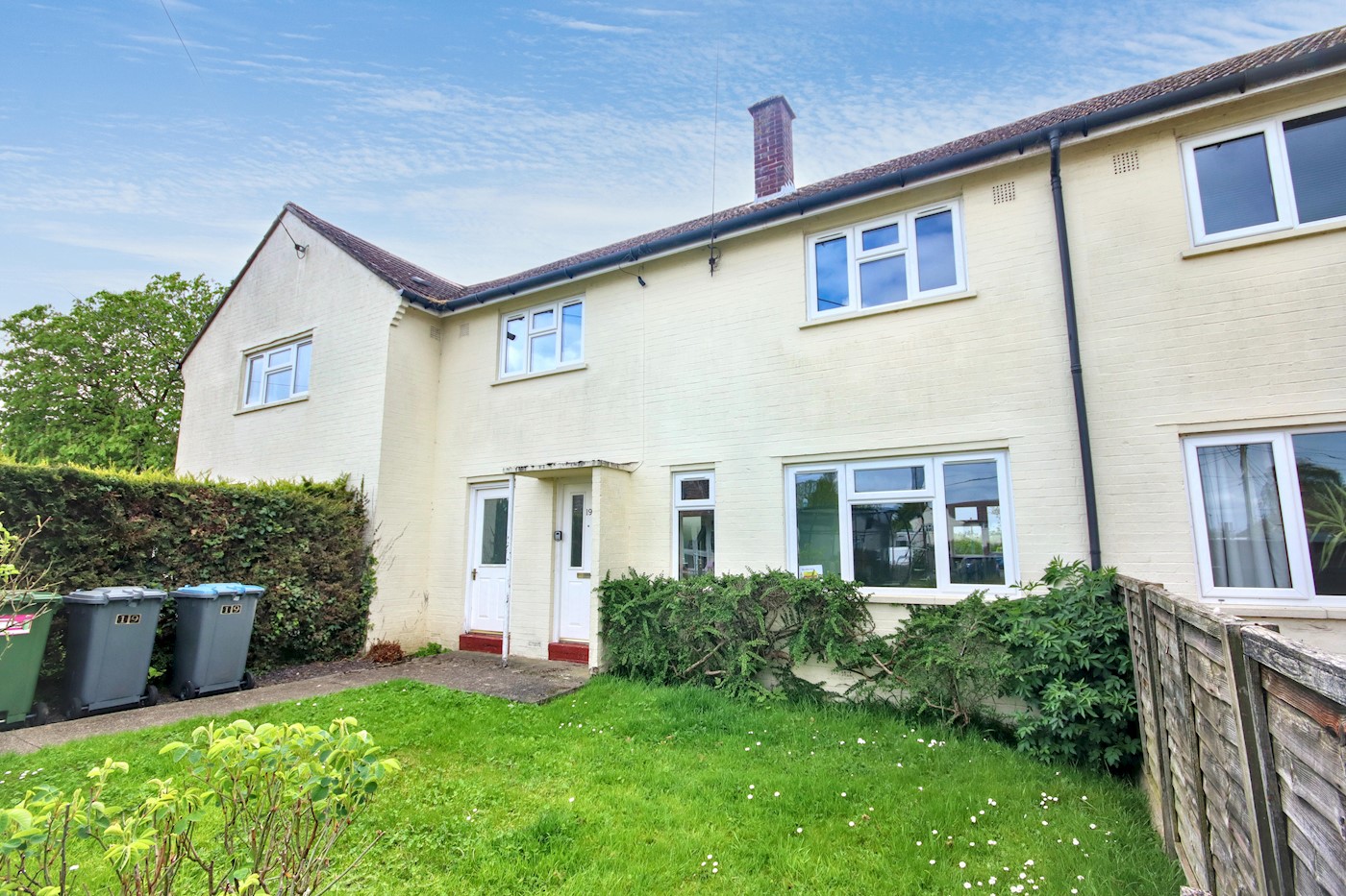 Freehold Mid-Terrace House with Three Bedrooms