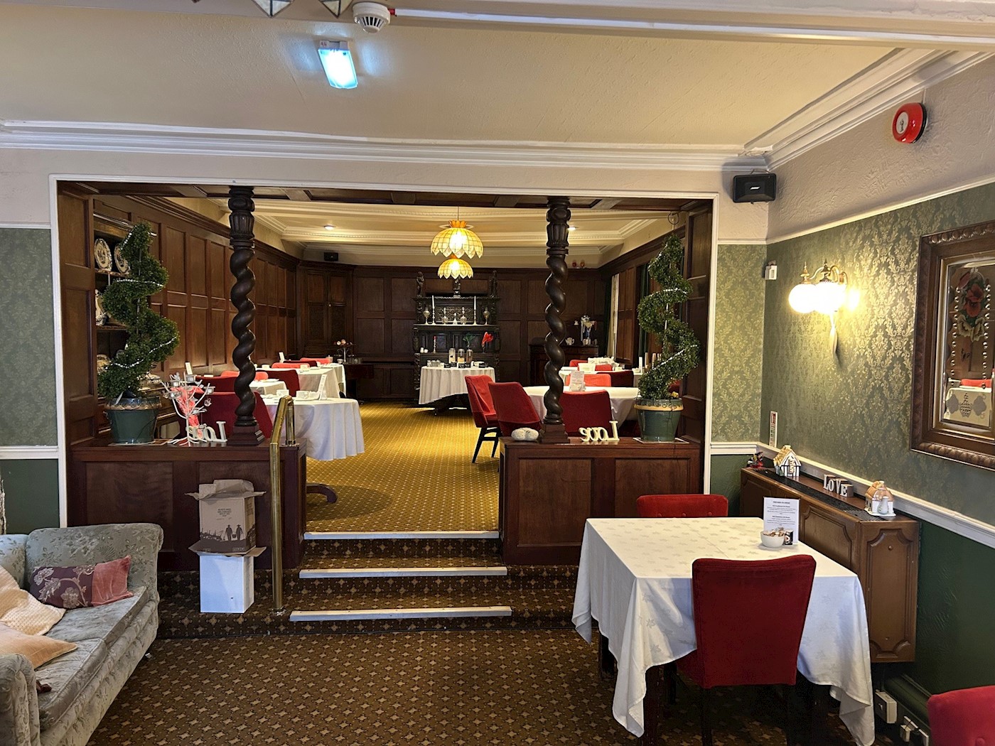 Bell & Spa Hotel, 46 Market Place, Driffield, YO25 6AN