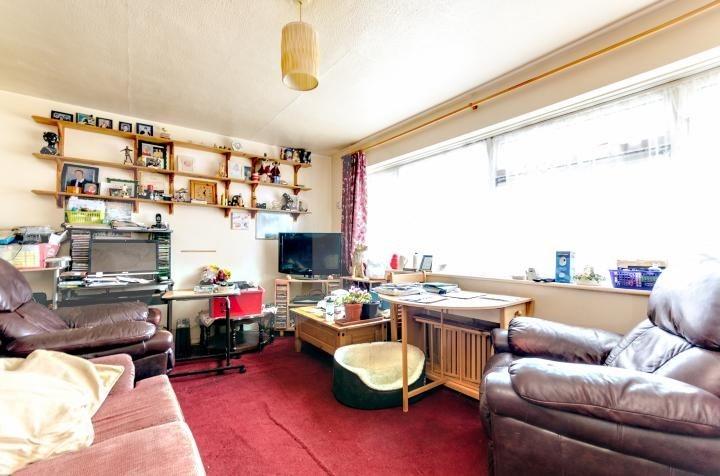 288 Park Barn Parade, Southway, Guildford, GU2 8DY