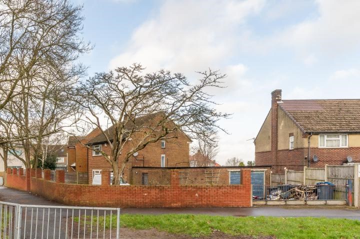 Fantastic Five Bedroom Detached House