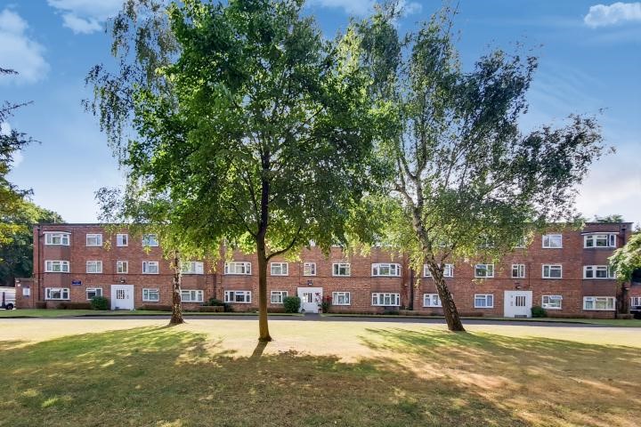 Garage, Sutton Court, Brighton Road, Sutton, Surrey, SM2