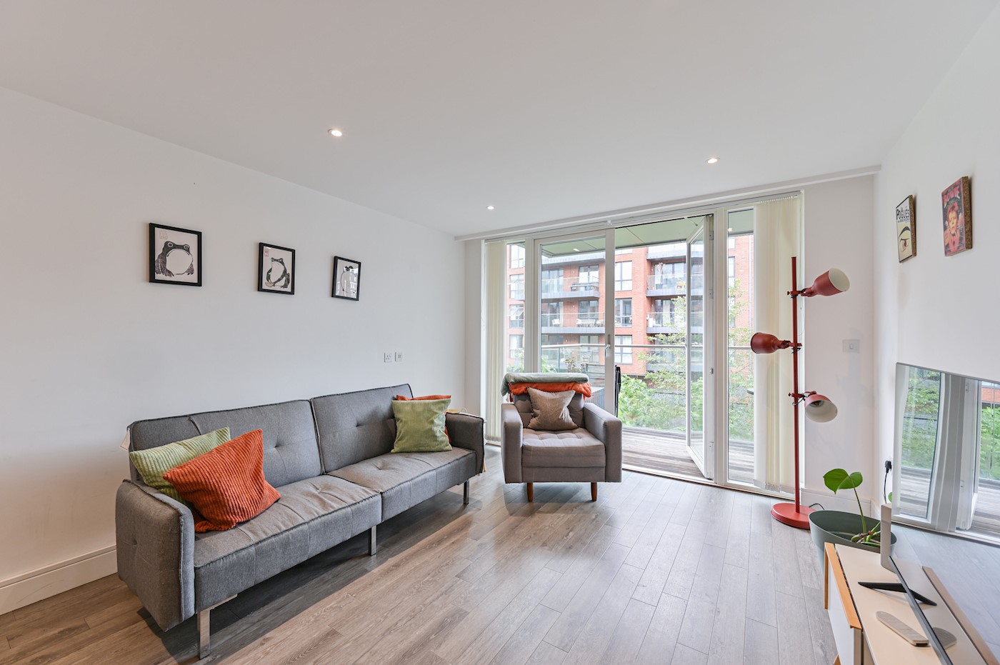 Large One-Bedroom Leasehold Apartment with Balcony