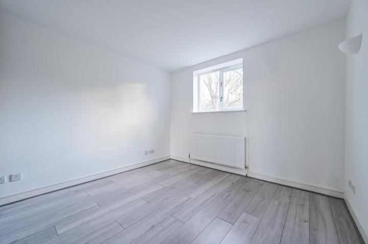 Kingsbridge Court, Dockers Tanner Road, London, E14