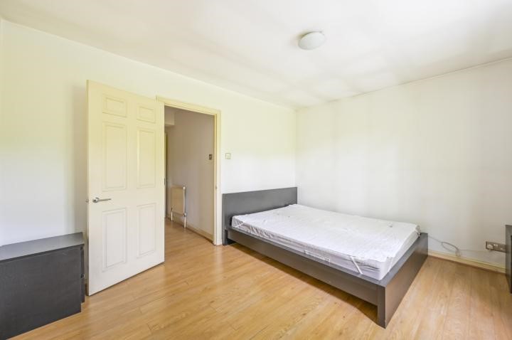 St Georges Square, London, E14