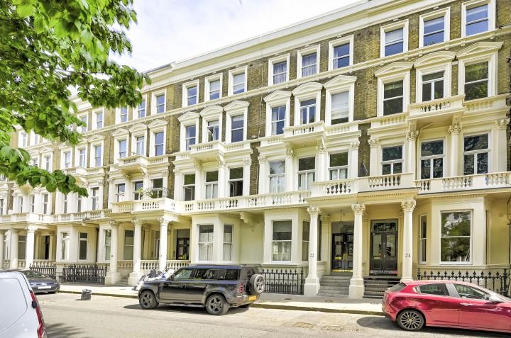 Flat 7, 22 Earls Court Square, London, SW5 9DN 1/14