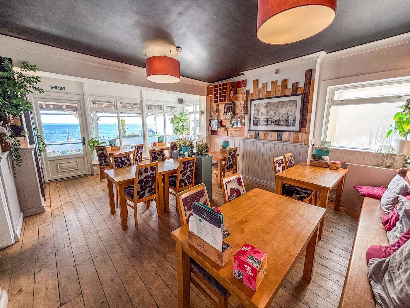 Waterfront Inn, Esplanade, Shanklin, Isle of Wight, PO37 6BN