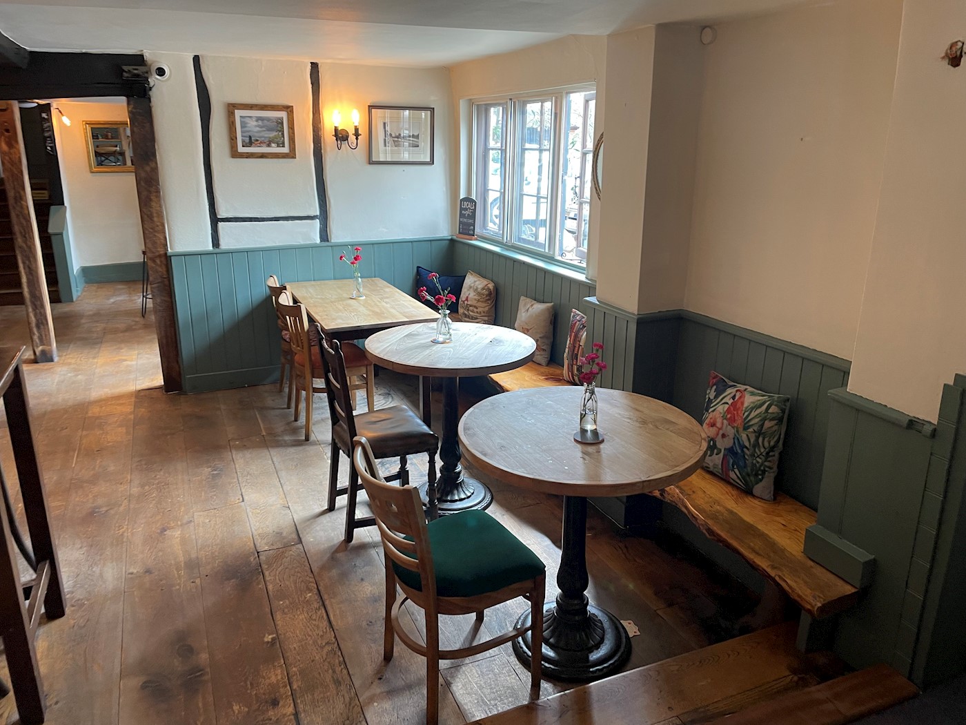 The Three Crowns, Wisborough Green, RH14 0DX