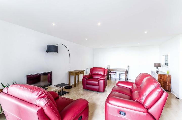 Wards Wharf Approach, London, E16