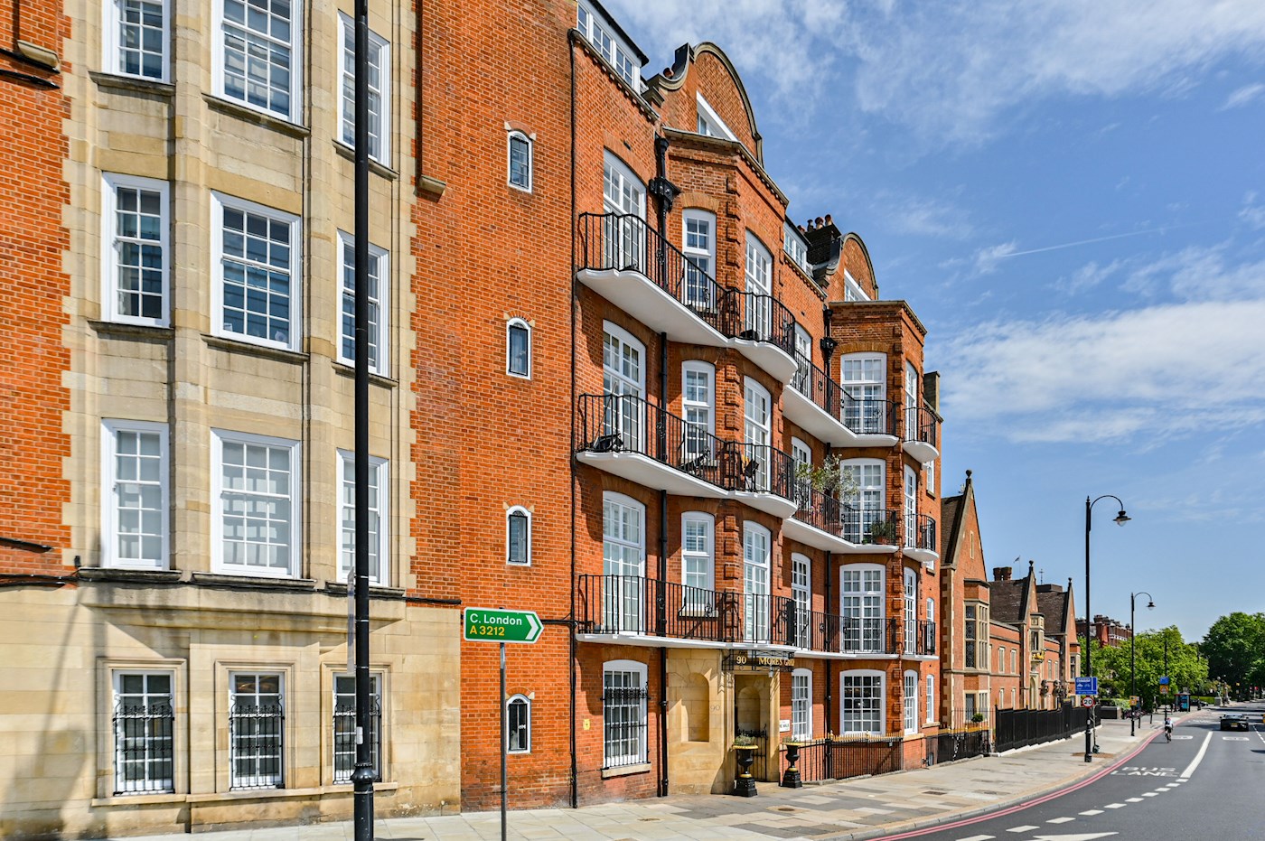 Mores Garden, Cheyne Walk, London, SW3