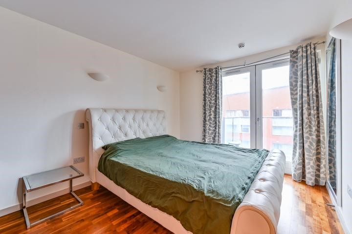 New Providence Wharf, Fairmont Avenue, London, E14