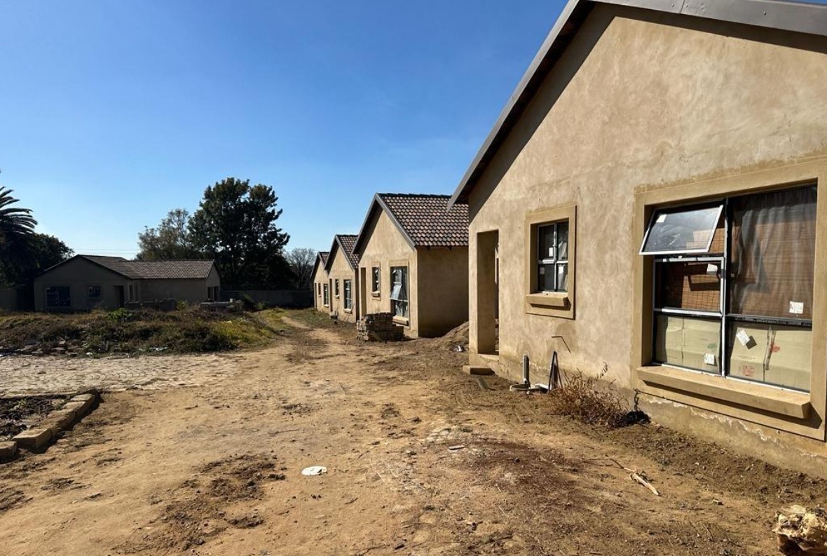 4 Rhodes Avenue, Parkhill Gardens, Germiston, Gaut... BidX1