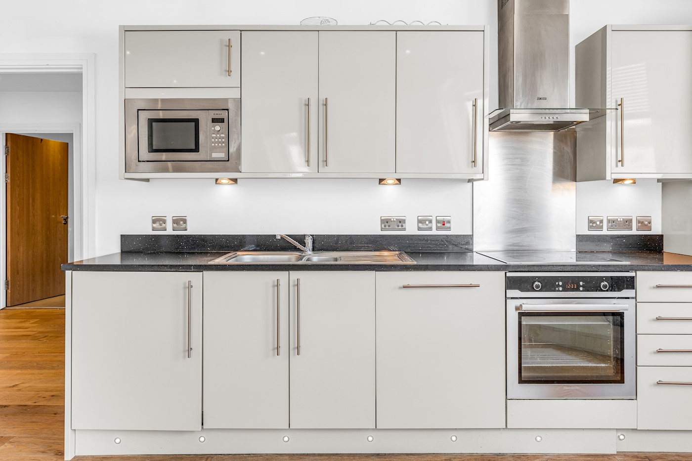 1 Market Court, Railway Street, Hertford, SG14 1BA