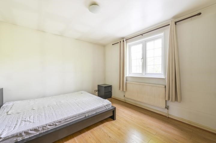 St Georges Square, London, E14