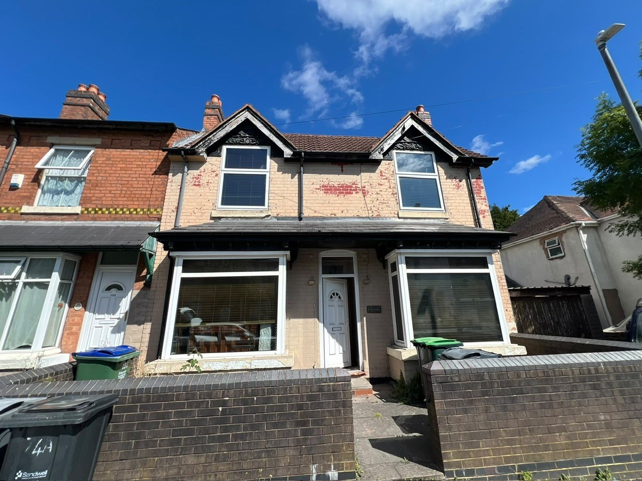 3 Bedroom Semi-Detached House in Need of Renovation