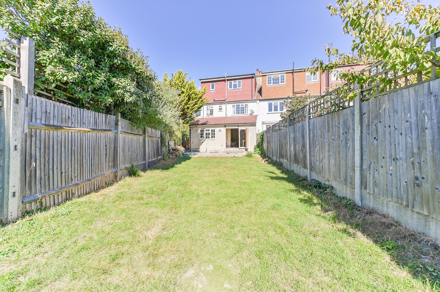 Fantastic Six Bedroom End-of-Terrace House