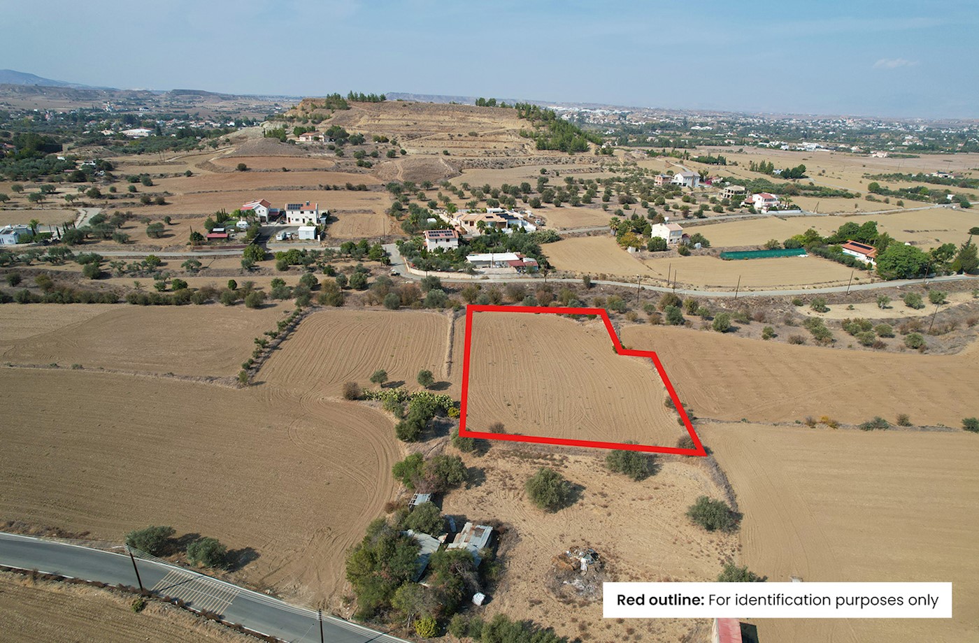 Residential Field in Pera, Nicosia 1/3