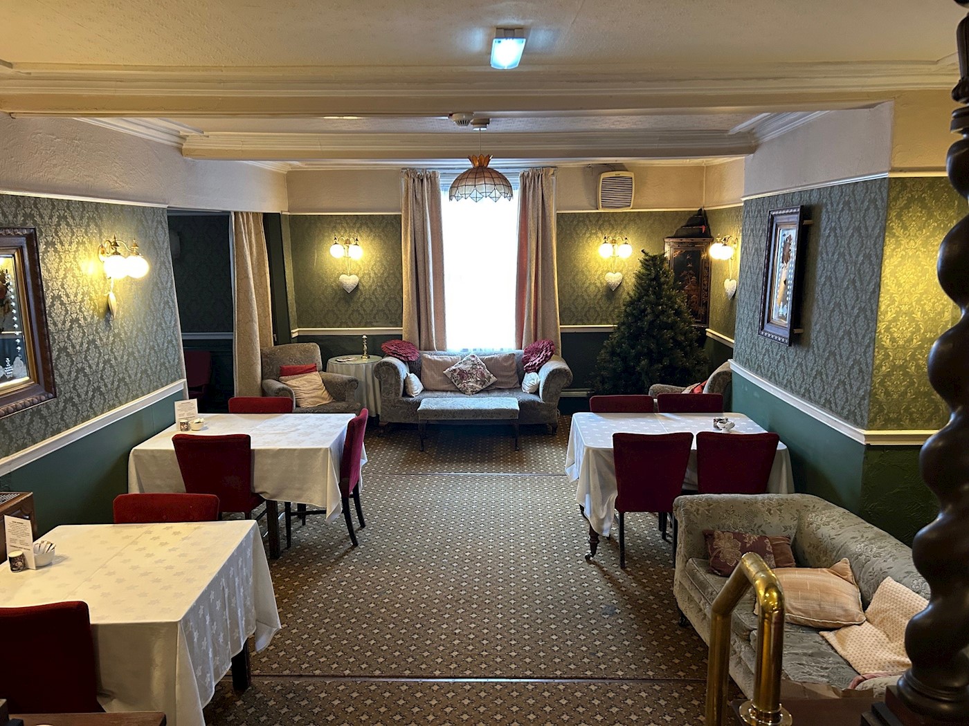 Bell & Spa Hotel, 46 Market Place, Driffield, YO25 6AN