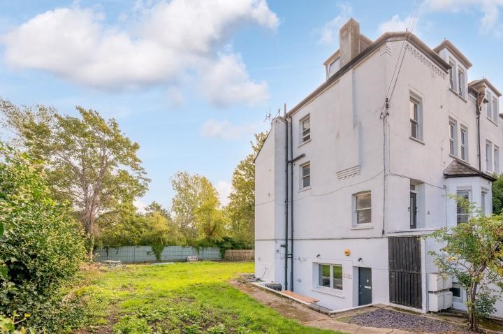 Culverden Road, London, SW1