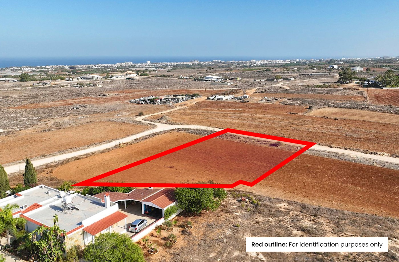 Residential field in Paralimni, Famagusta 1/5
