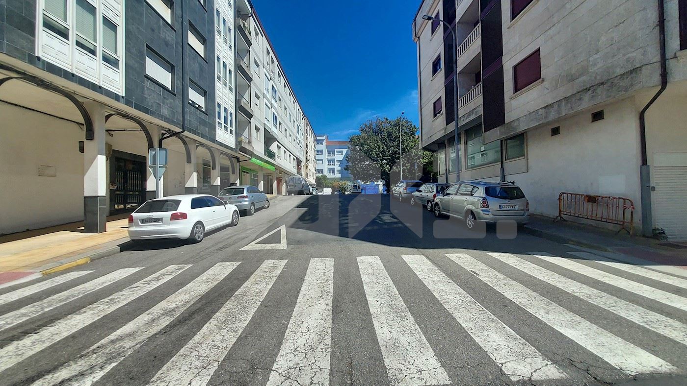 Calle Irmáns Labarta, Noia, La Coruña 1/28