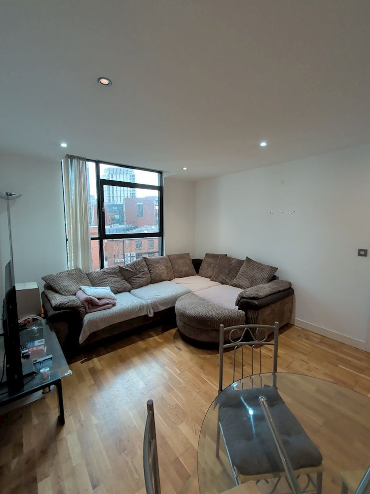 Two Bedroom Apartment in City Centre Location