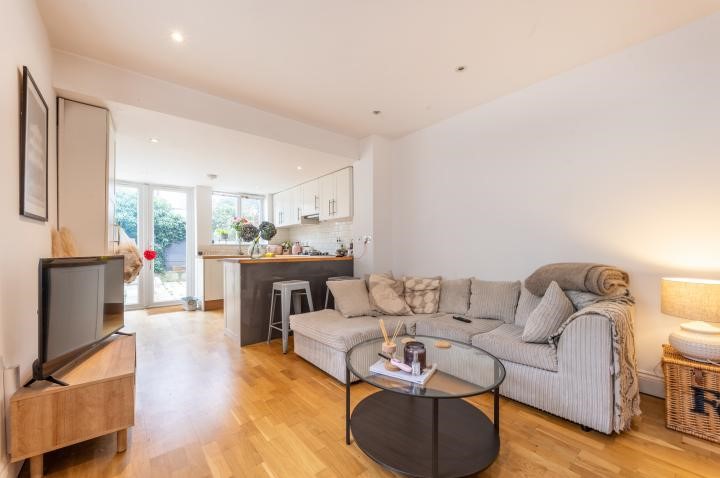 6a Undine Street, London, SW17