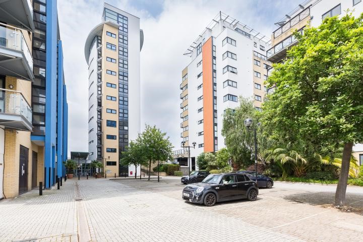 39 Ocean Wharf, 60 Westferry Road, London, E14 8LN 1/28