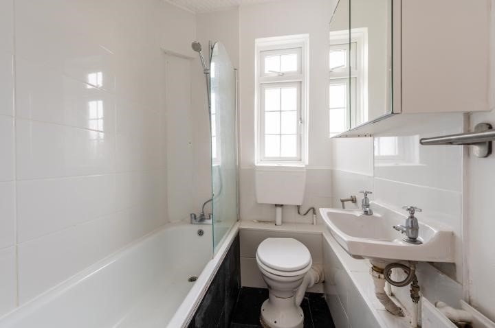 12 Elder Gardens, London, SE27 9TJ