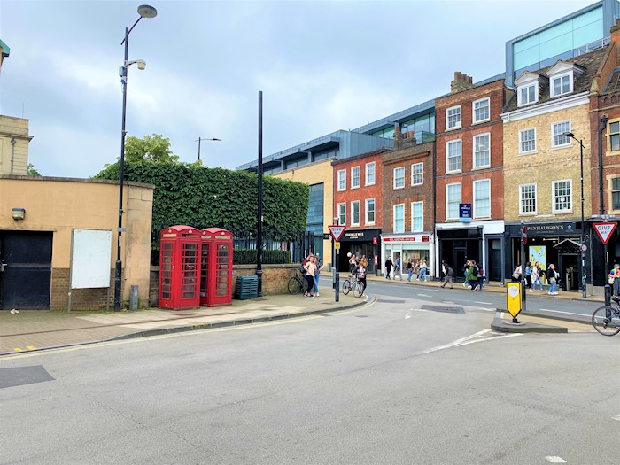Telephone Kiosk at St Andrews St with Emmanuel St, Cambridge, Reino Unido