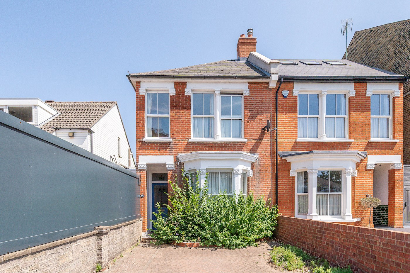 Fantastic Four Bedroom House in Teddington