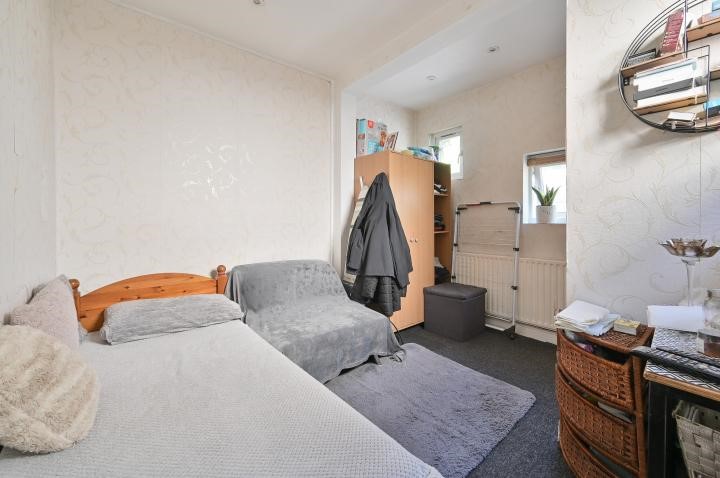 29 Cassio Road, Watford, WD18