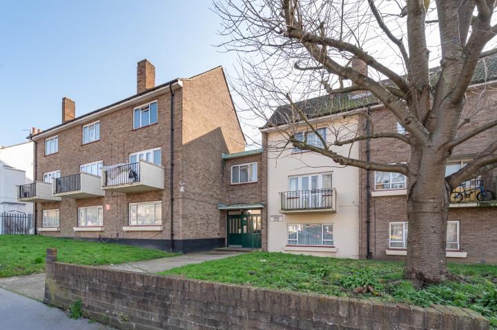 Attractive Two Bedroom Split-Level Flat