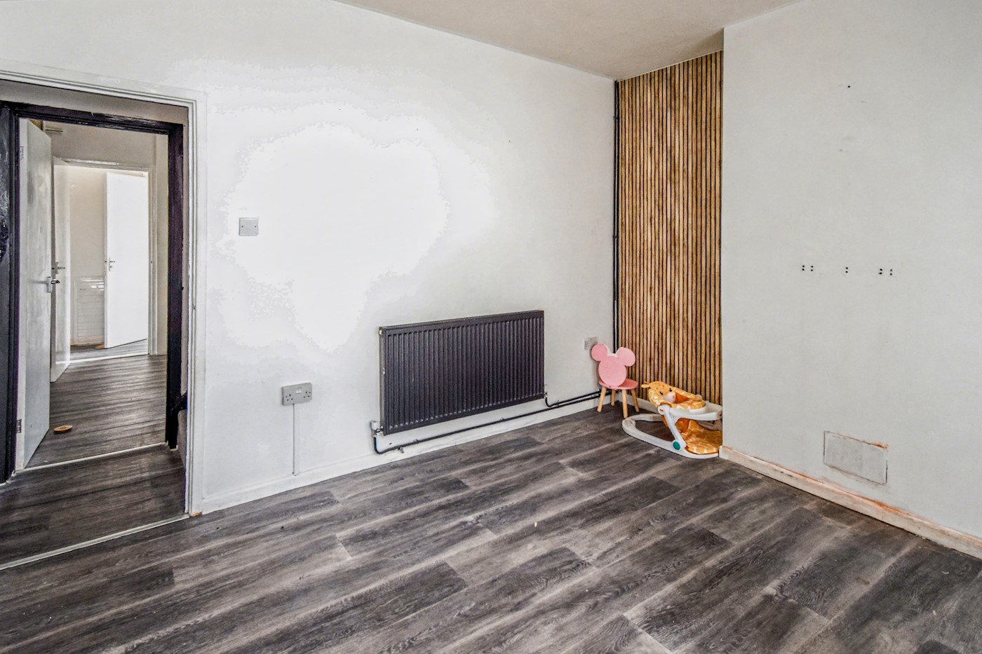 Freehold Mid-Terraced House