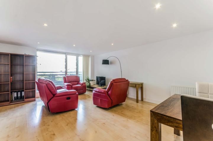 Wards Wharf Approach, London, E16