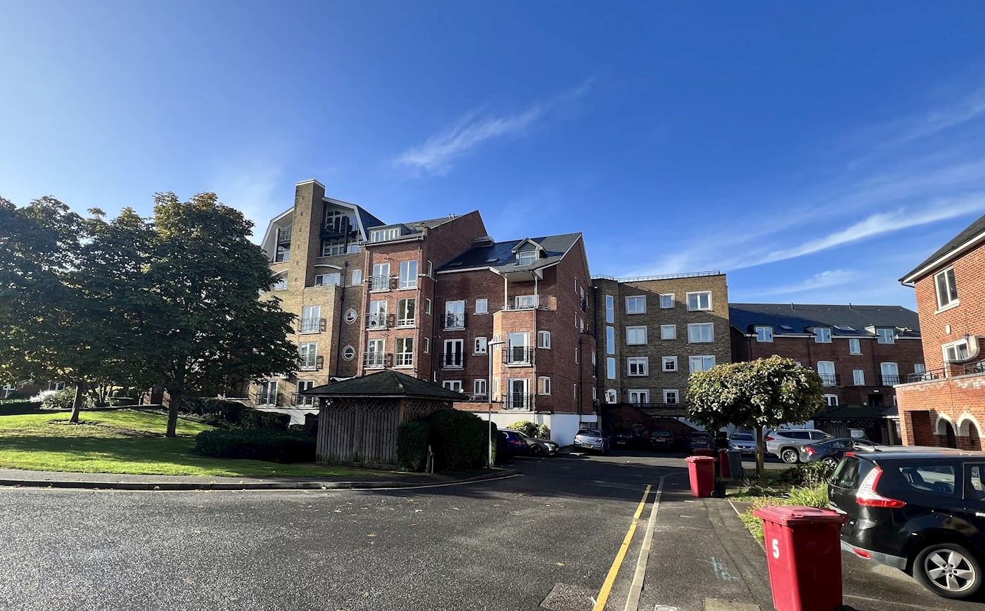 22 Aveley House, Iliffe Close, Reading, RG1 2QF