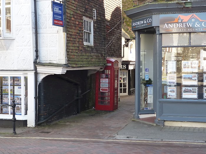 Telephone Kiosk, 1-2 Middle Row, High Street, Ashford, Kent, Reino Unido