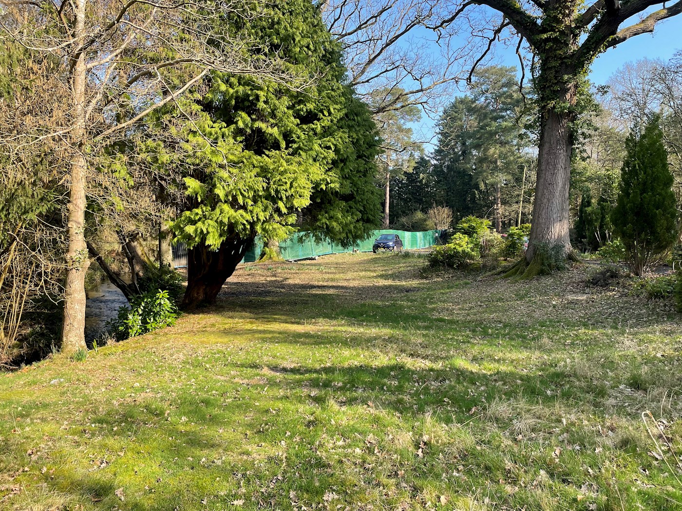 Brook Nook, Lake View Road, Felbridge, East Grinstead, RH19 2QF