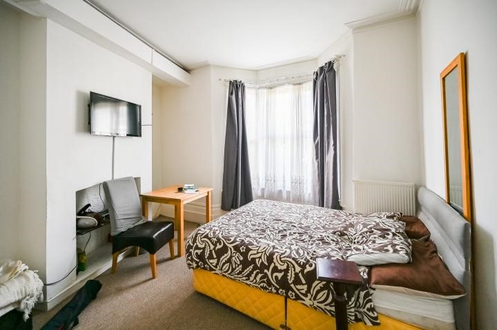 19 Edinburgh Road, London, E17