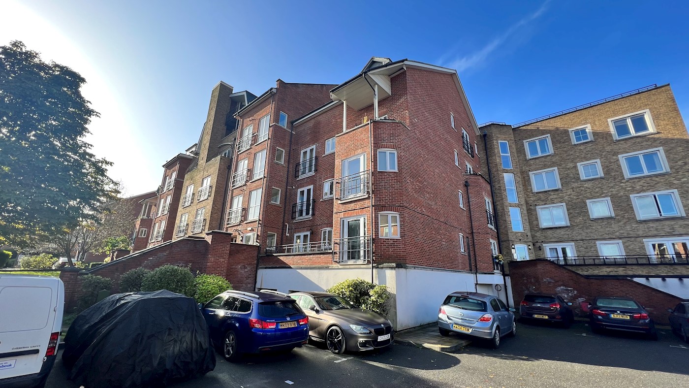 22 Aveley House, Iliffe Close, Reading, RG1 2QF