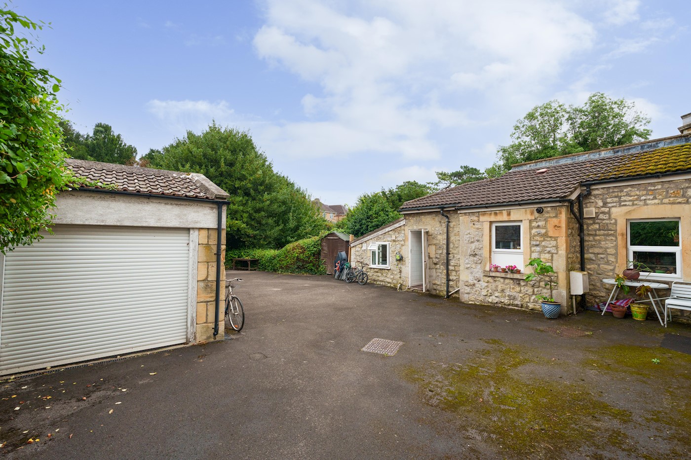 34 Newbridge Hill, Bath, BA1 3PU