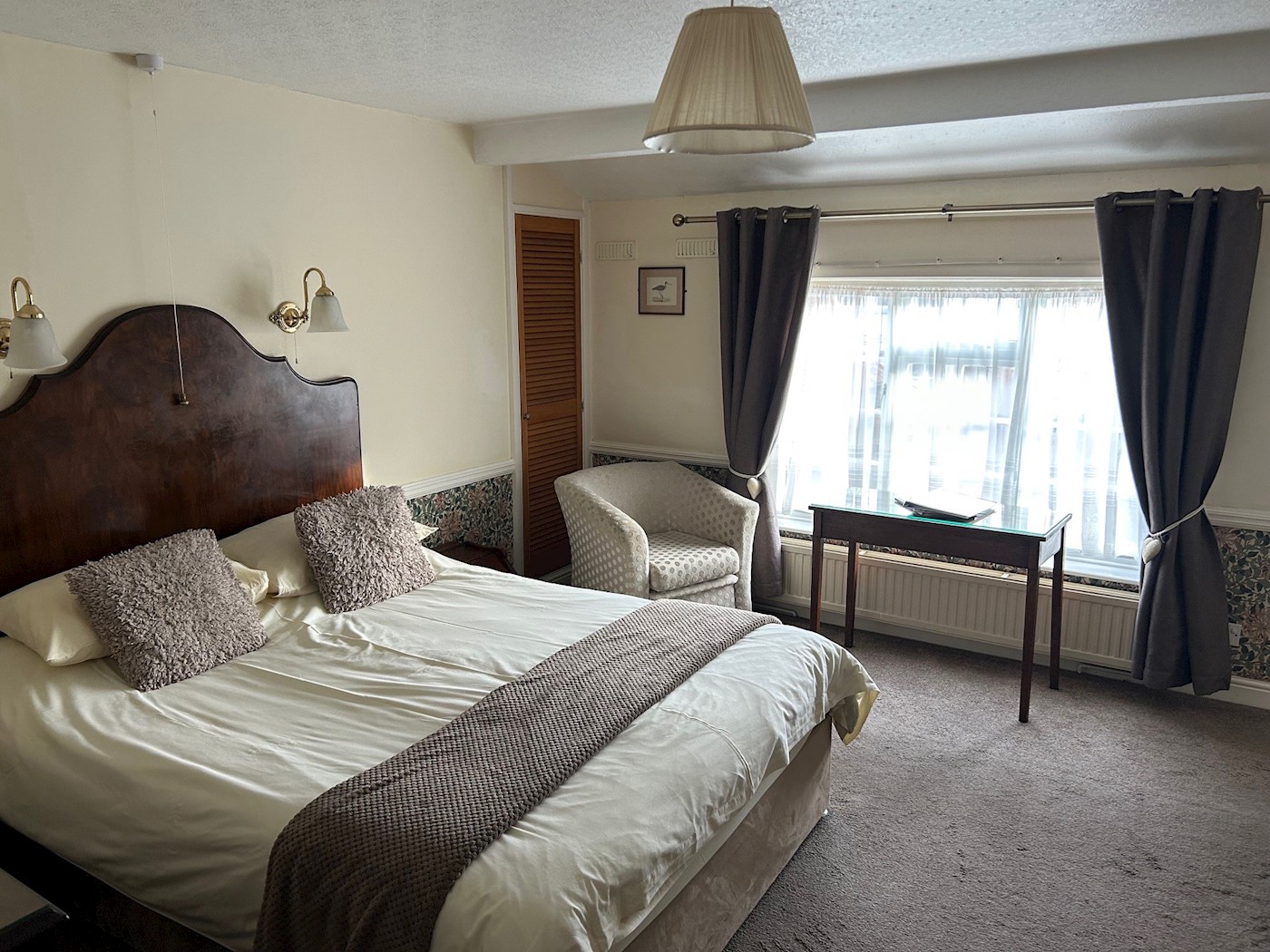 Bell & Spa Hotel, 46 Market Place, Driffield, YO25 6AN