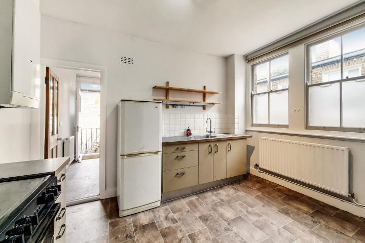 104a Oglander Road, SE15