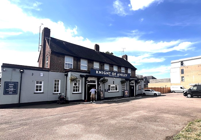 Knight of Aveley Public House, Derry Avenue, South Ockendon RM15 5LN, Reino Unido