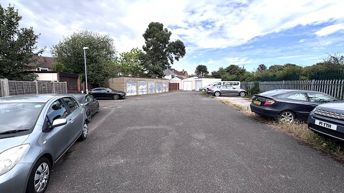 Garage Compound 2, Hawthorne Crescent, Slough SL1 3NQ, United Kingdom