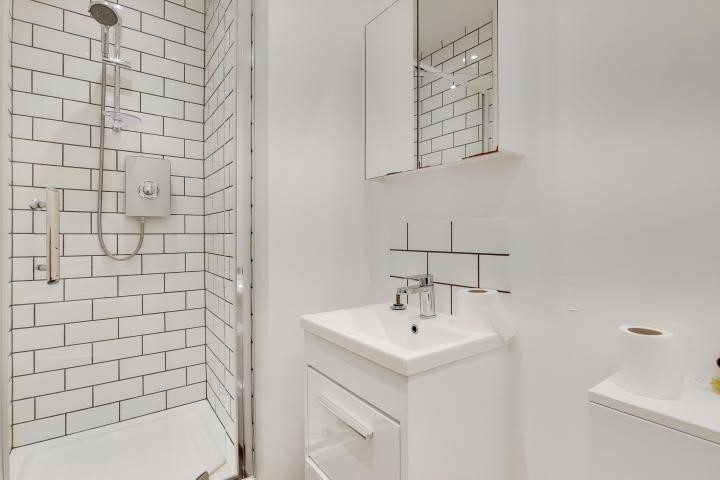 Contemporary Second Floor Flat in Camden