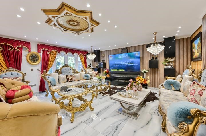 1 Cherry Garth, Brentford, TW8