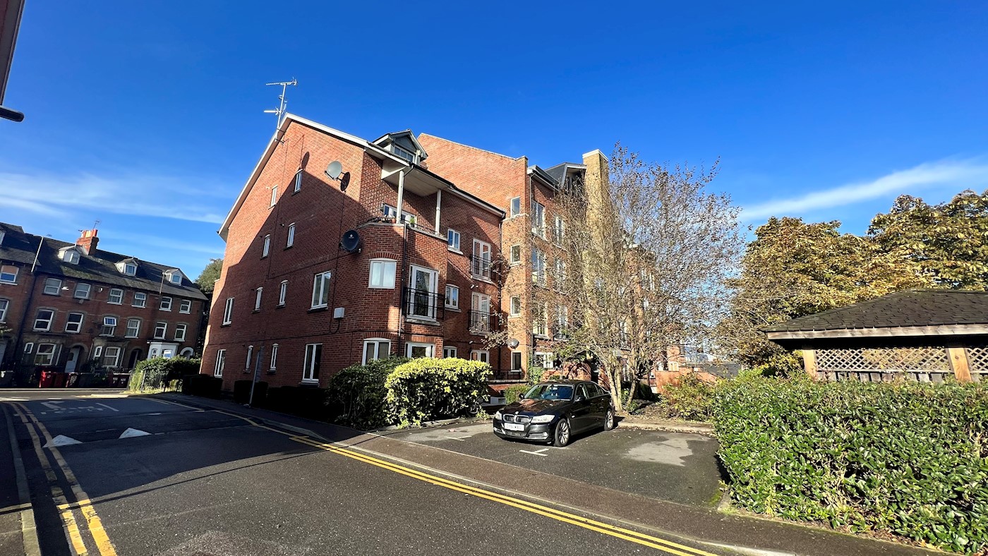 22 Aveley House, Iliffe Close, Reading, RG1 2QF